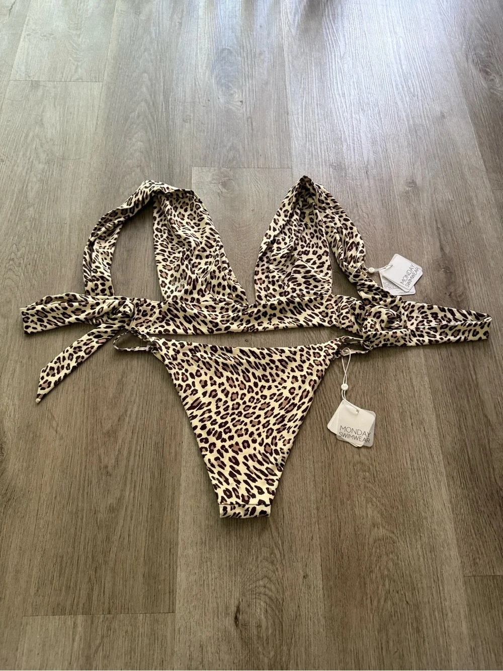 monday swimwear leopard print arub top + capri bottoms bikini set size medium